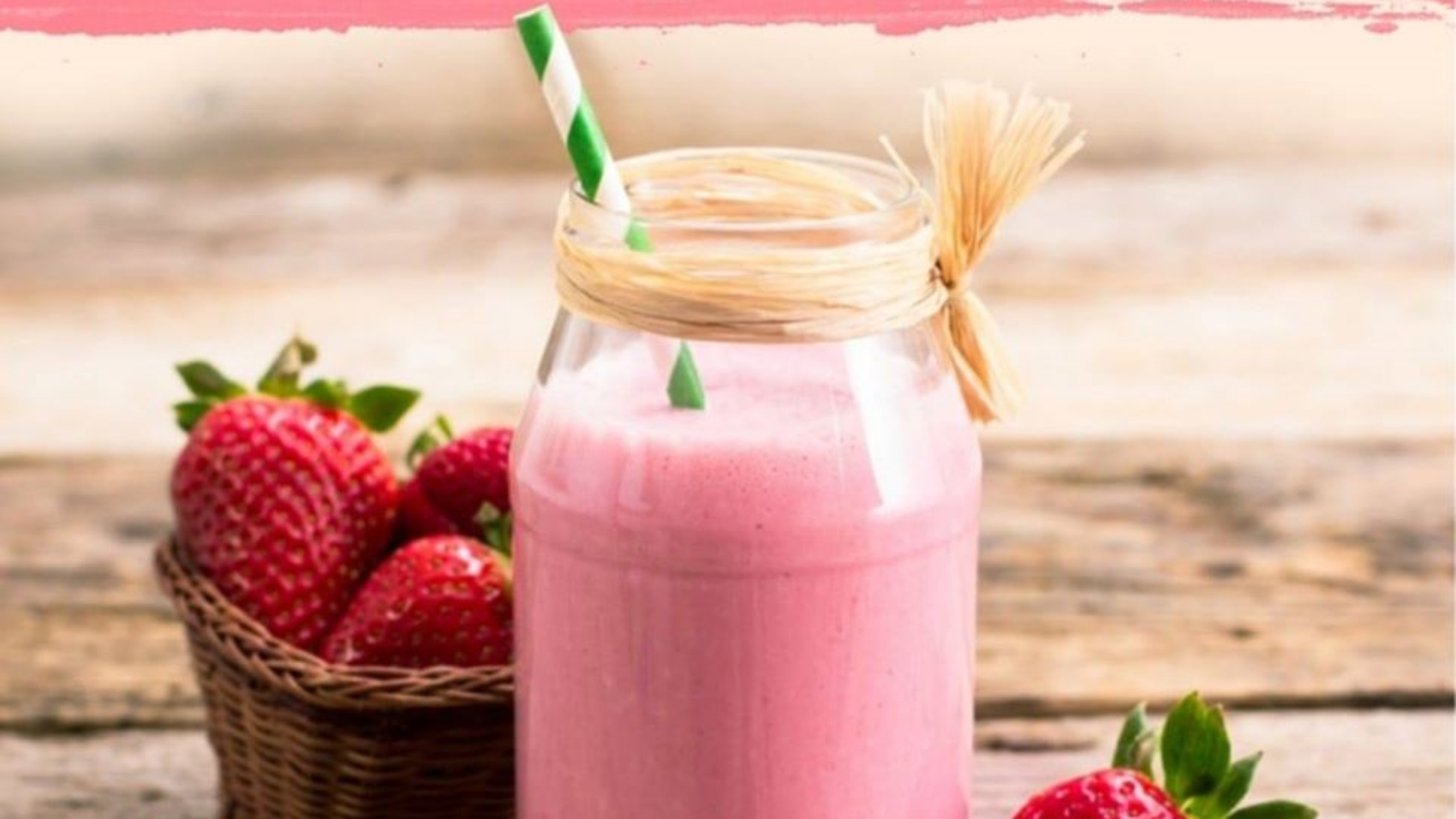 STRAWBERRY BANANA SMOOTHIE